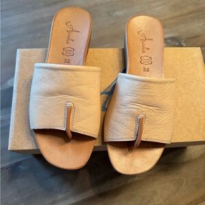 Sole Desire Anesha Creme Slides 38